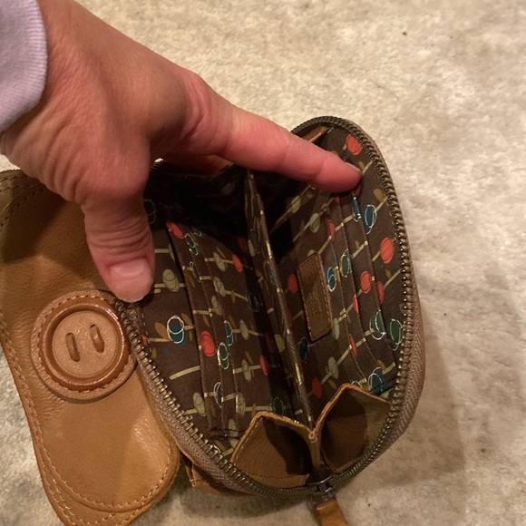 Fossil vintage leather full zip wallet. Soft Taupe tan like new - Picture 4 of 7